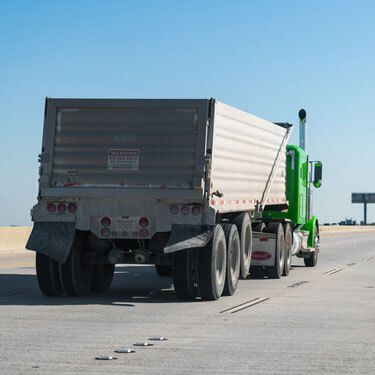freight-shipping-from-louisiana-to-florida - truck on desolate highway