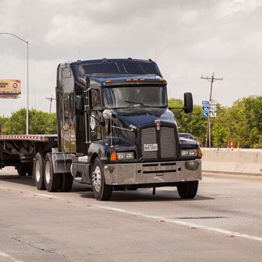 freight-shipping-from-louisiana-to-florida - flatbed truck on interstate highway